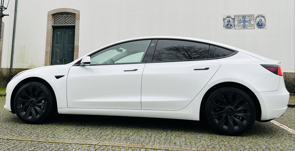 Tesla Model 3  325CV