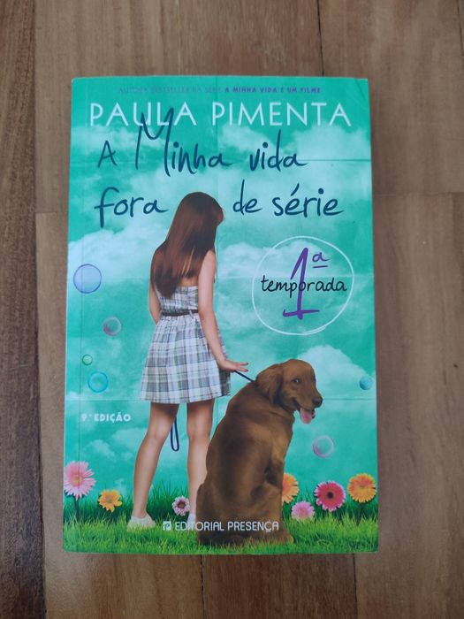 Livro coleção de Paula Pimenta
