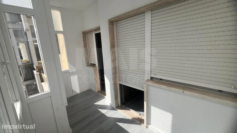T2 Remodelado com Varanda em Oeiras