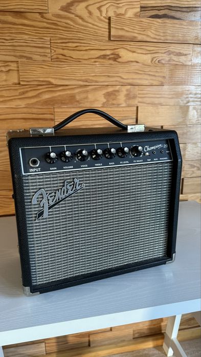 Pack Guitarra Elétrica Ibanez + Fender Frontman + Acessórios