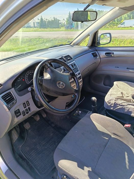Toyota Avensis Verso