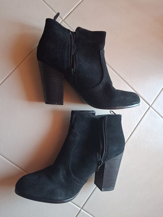Botins pretos camurça