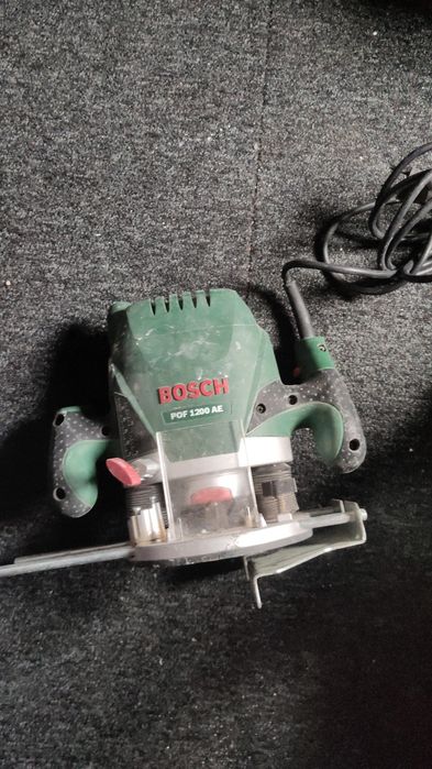 tupia vertical Bosch POF 1200 AE
