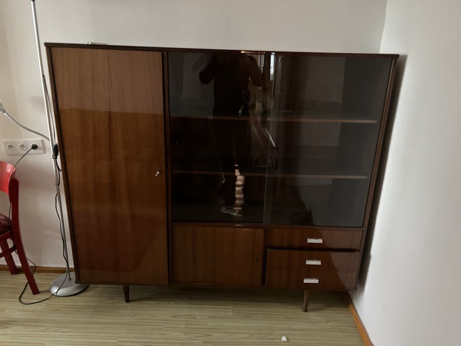Stara szafa biblioteczka witryna