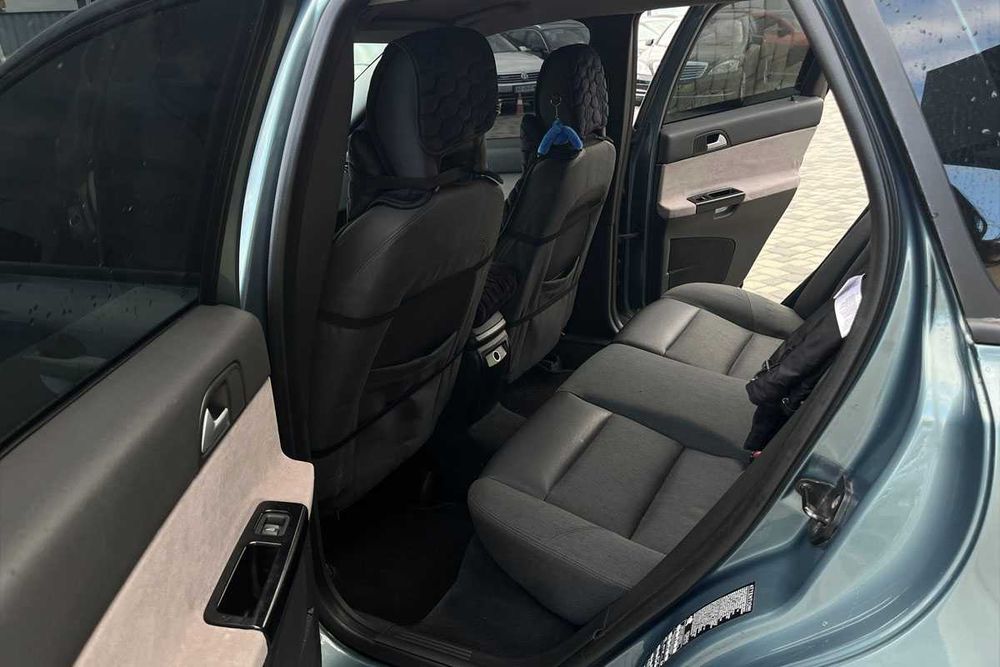 Volvo V50 2004 року