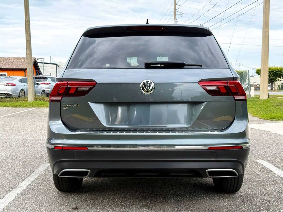 Volkswagen Tiguan      2021