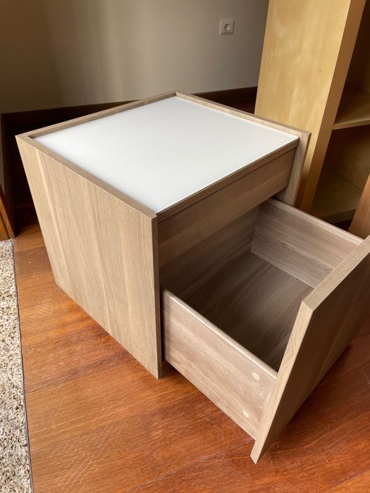 Mesa de Cabeceira IKEA