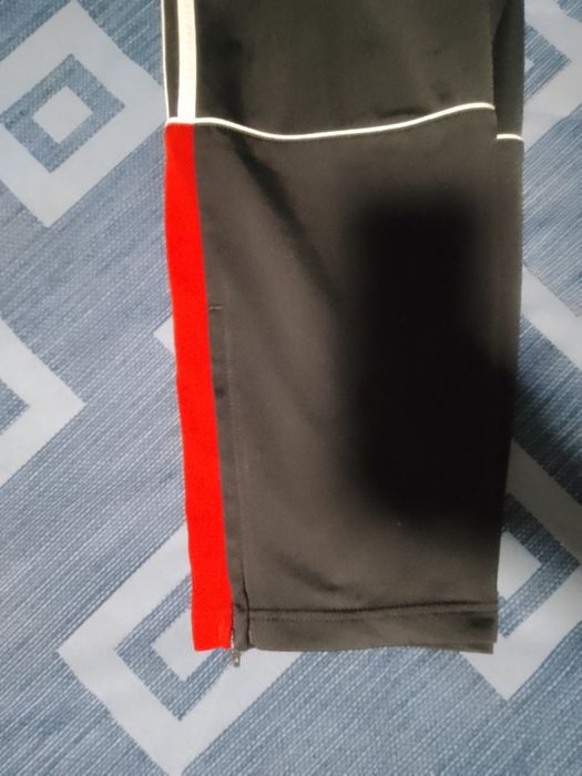 Szerokie spodnie adidasa