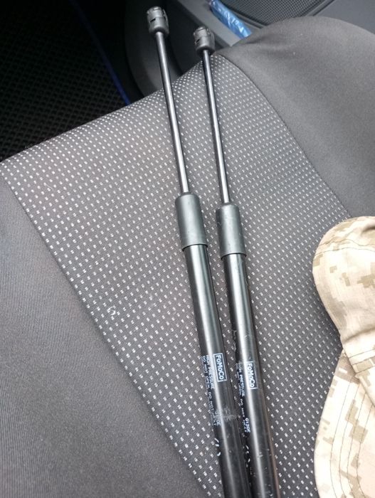 Підйомні пневмо стійки