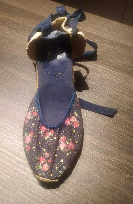 Sandálias Luna Llena - Tamanho 39, Azul Marinho com Padrão de Flores