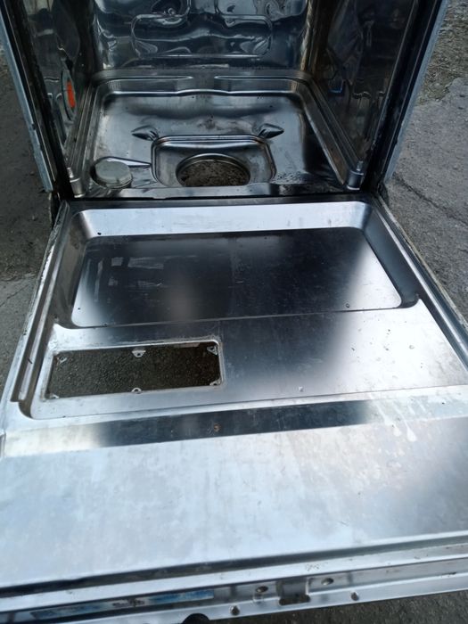 Посудомийна машина ELECTROLUX