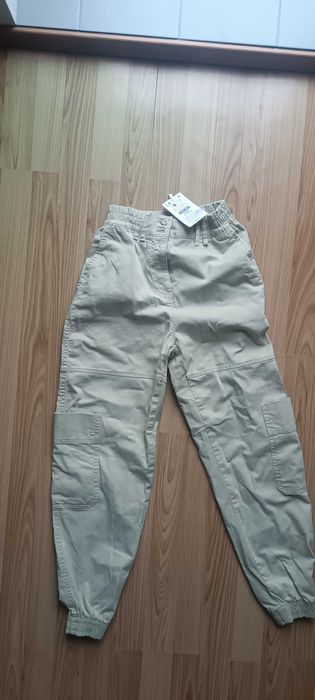 Spredam nowe spodnie dla dziewczynki Bershka