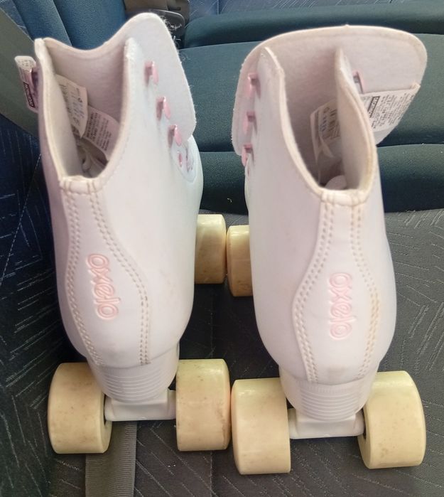 Par de patins de patinagem artística