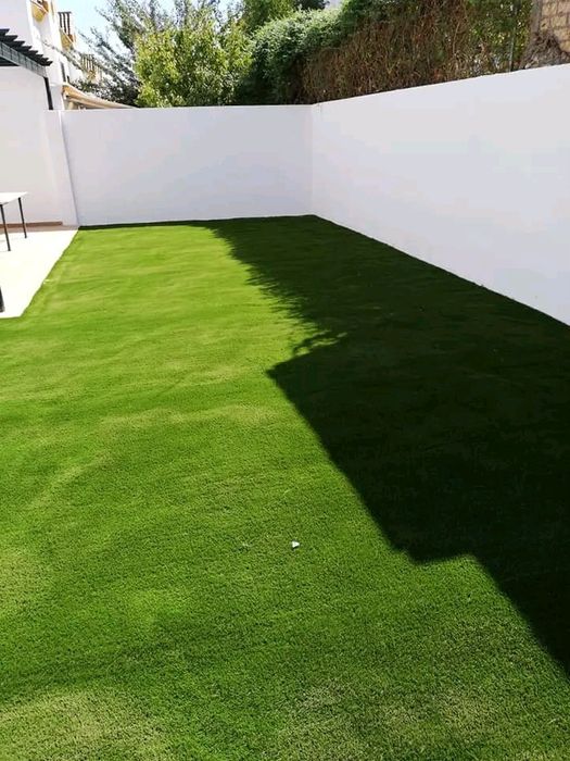 Criação de espaços verdes, relva sintética e natural, piscinas,decks,