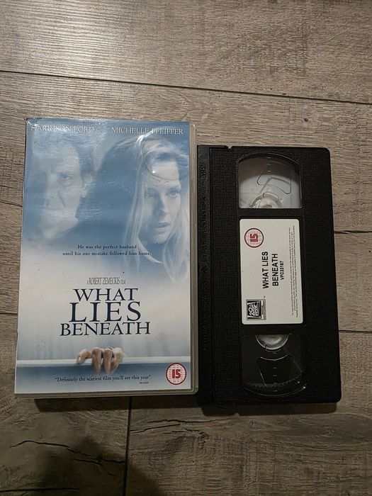 Filmy VHS prl stare 8 szt