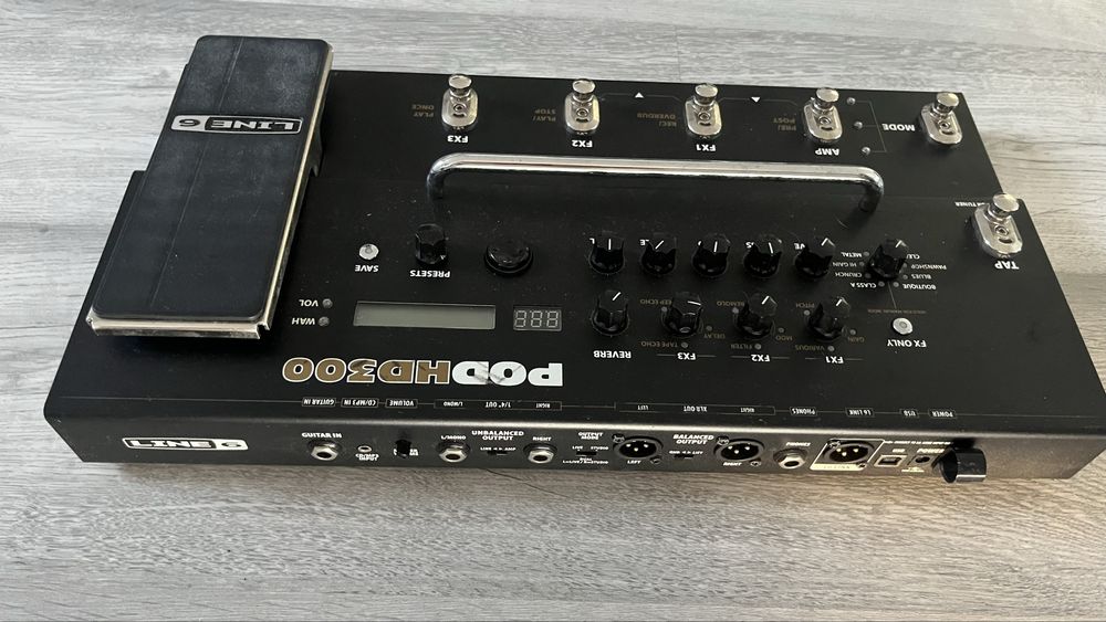 Line 6 POD HD300 – Pedaleira Multi-Efeitos