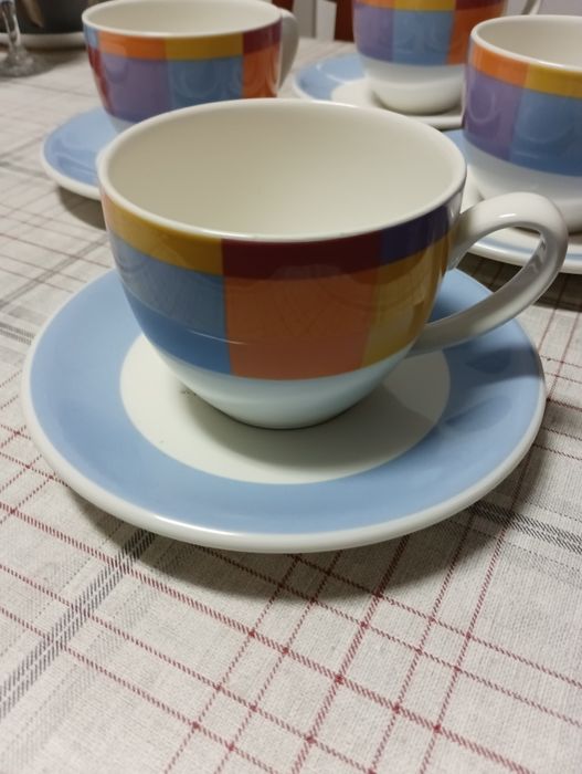 4 conjuntos de chávena almoçadeira e prato