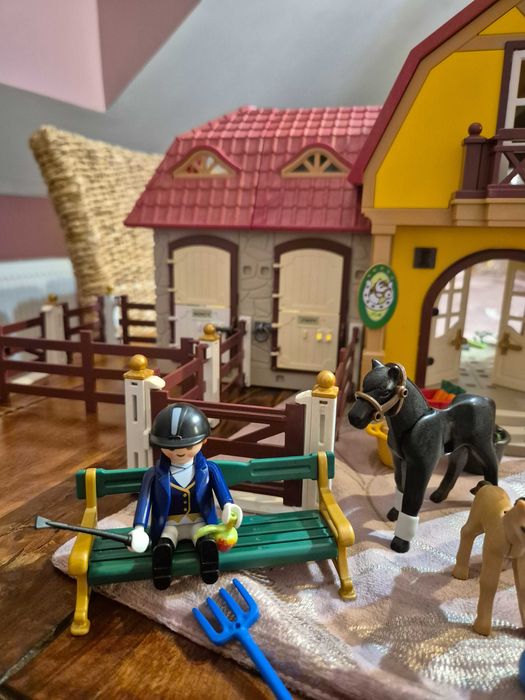 Playmobil 5221 bardzo duza stadnina koni