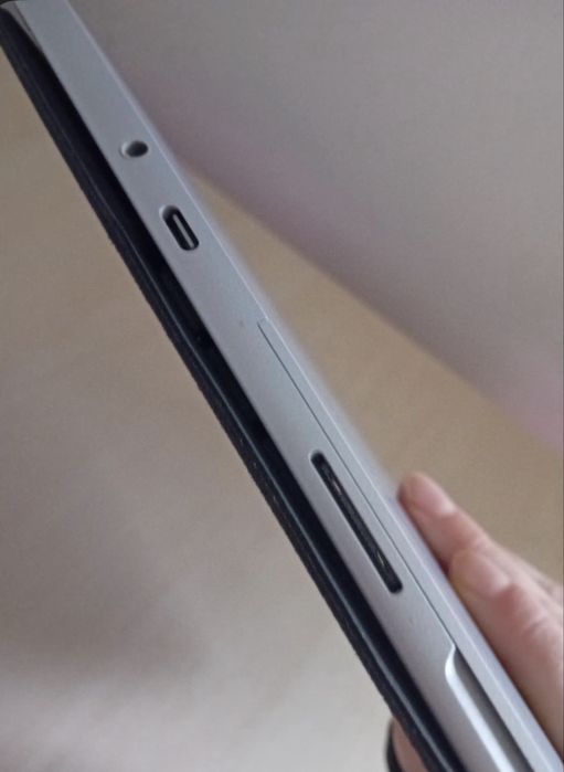 Laptop Microsoft Surface Go 2 / Stan bardzo dobry