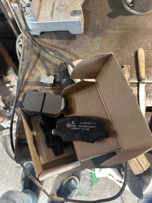 Задні тормозні колодки mitsubishi outlander 2016