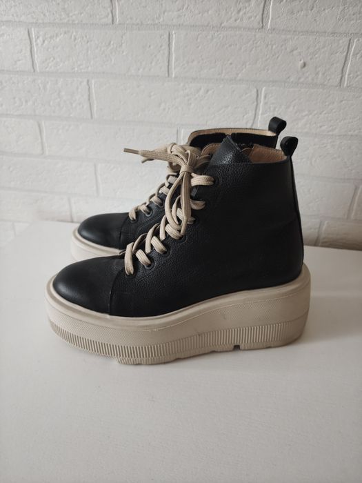 Sneakersy na platformie