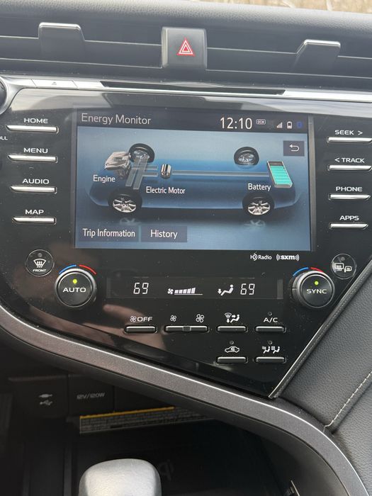 Аренда  Camry 70 Hybrid 2021 SE