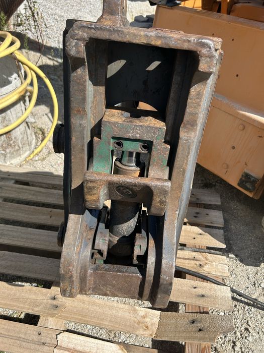 Engate rapido hidraulico giratoria