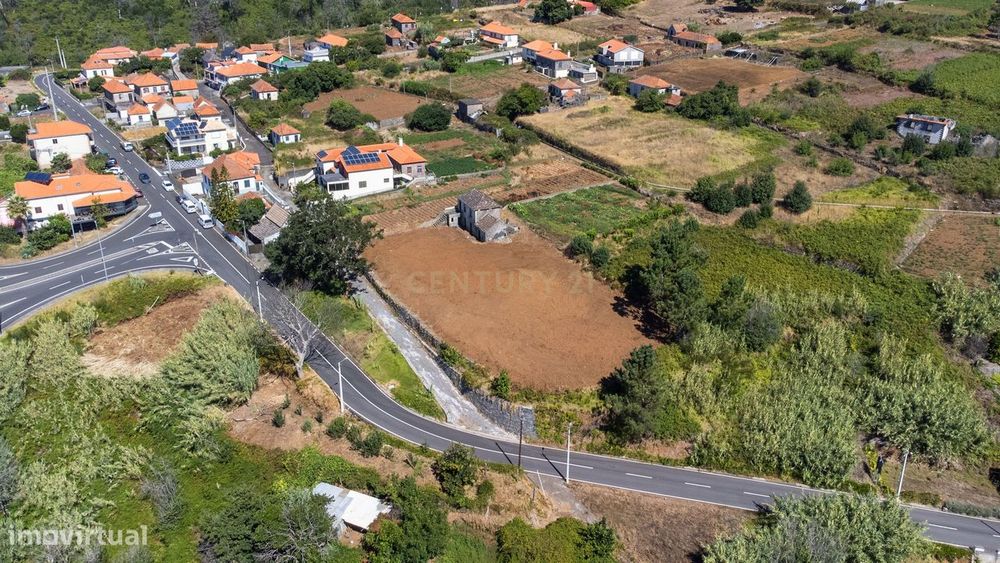 Moradia em Ruína com 1.000 m² de Terreno | Maloeira, Calheta