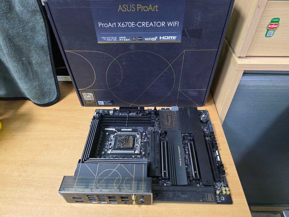 материнська плата Asus ProArt X670E-CREATOR WIFI