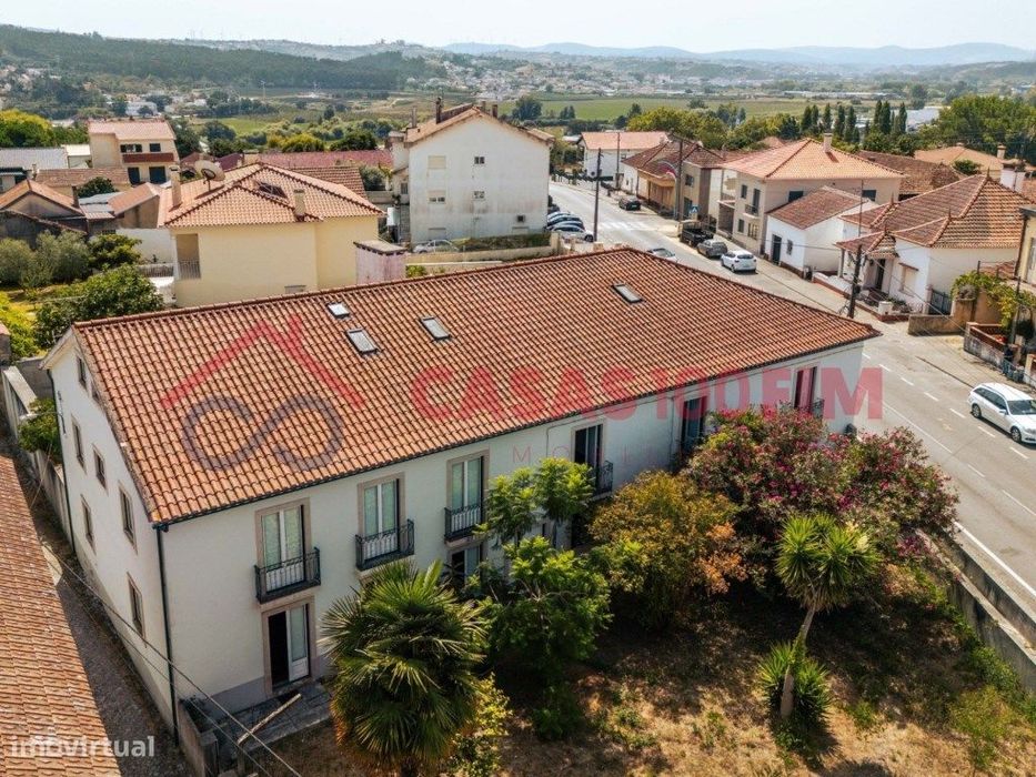 Moradia T18 com projeto para 24 estúdios - Azoia, Leiria