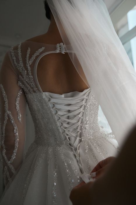 Продам весільну сукню