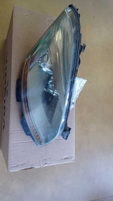 Vendo conjunto de 2 faróis Xenon Citroen C4 Picasso