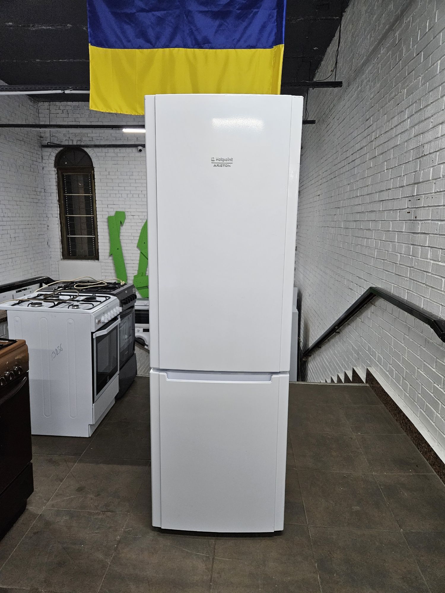 Холодильник двокамерний б/у з Європи Ariston HBM1180.3F гарний стан.: 3 ...