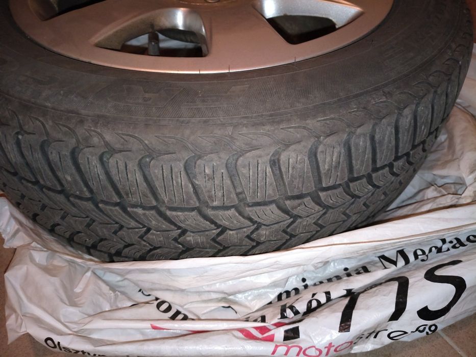 Felgi Audi plus opony zimowe 205/55 super stan