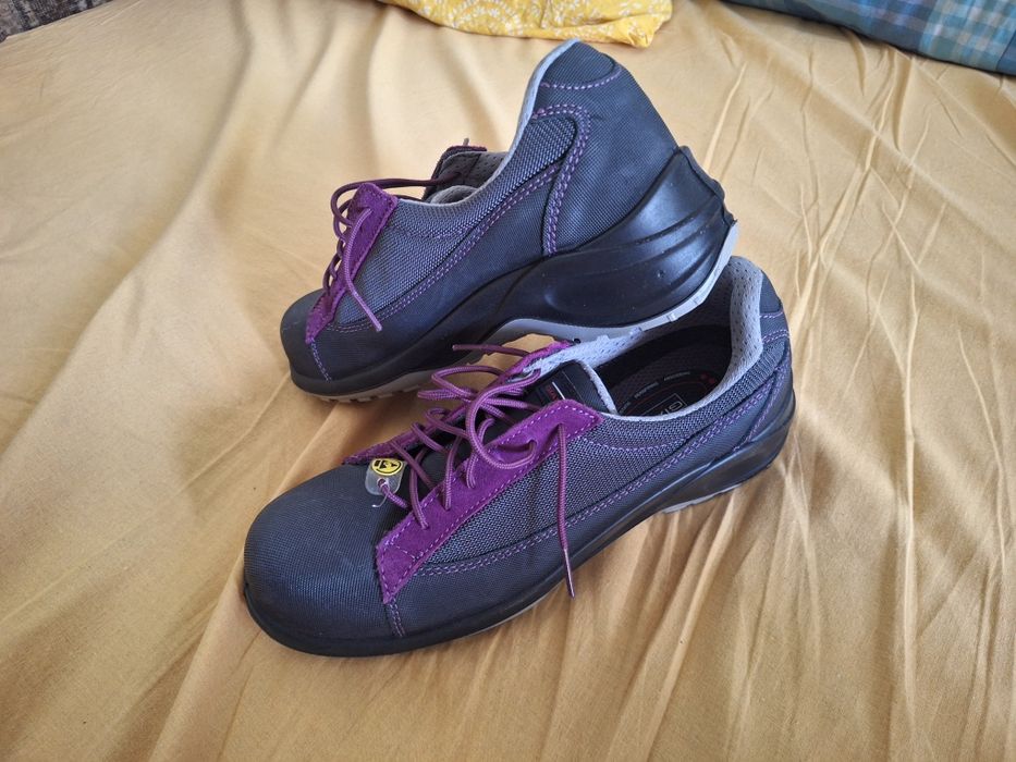 Продам женские защитные ботинки Giasco 40 размер