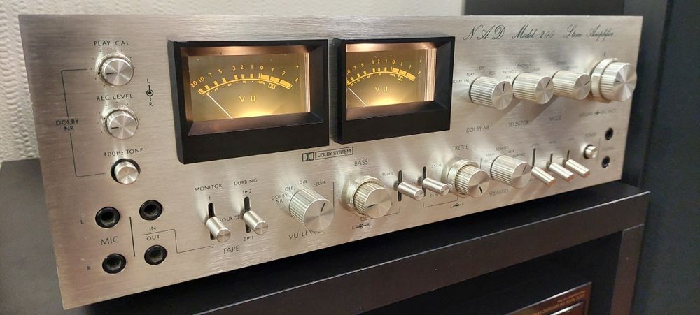 Продам винтажный японский усилитель Nad model 200.