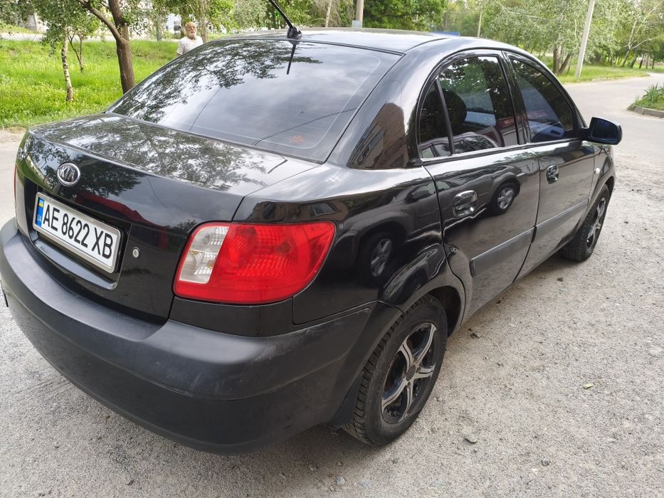 Дуже гарне авто,все працюю торг біля капоту
