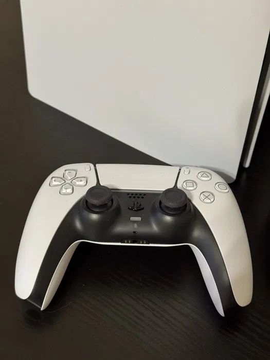 Продам PS5 (Fat,Blu-Ray) в идеальном состояние.Не ps4,не Xbox