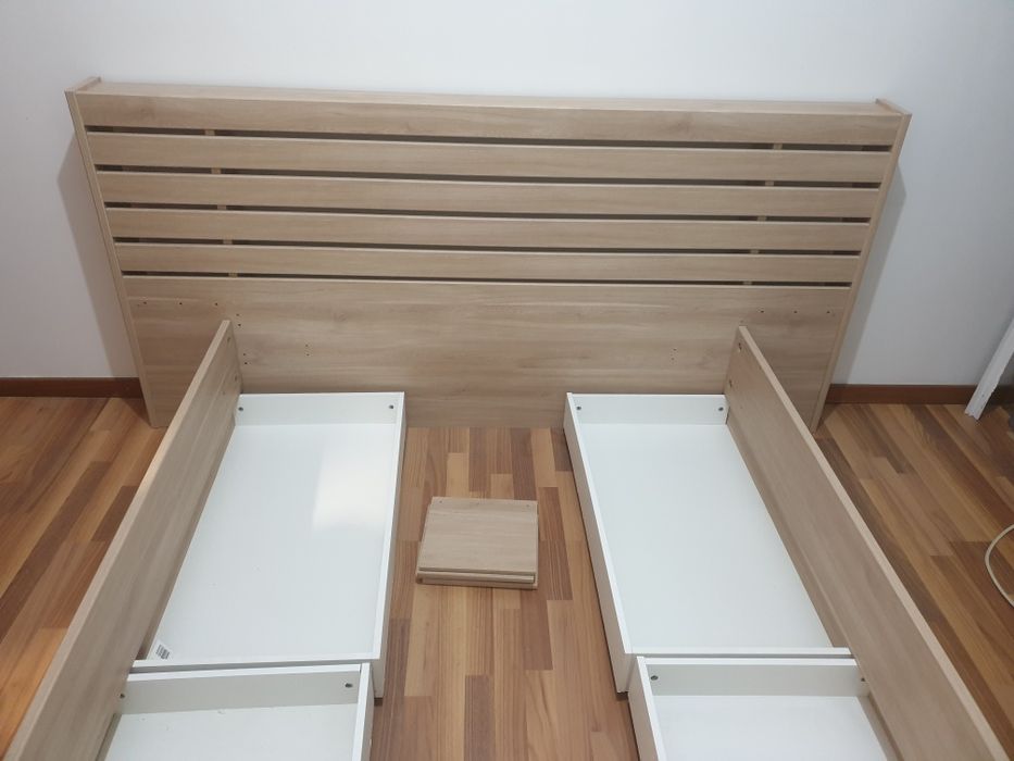 Cama de casal Tenalia (castanho claro)