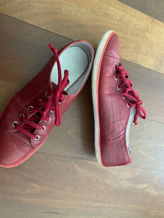 Sapatilhas em couro encarnadas