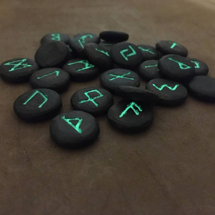 Набір рун Старшого Футарку - світяться в темряві