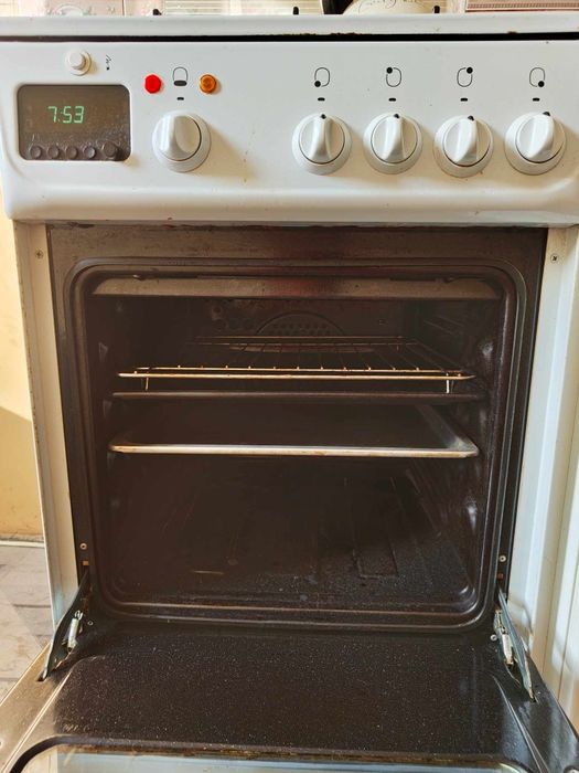 Kuchnia gazowa z elektrycznym piekarnikiem Mastercook