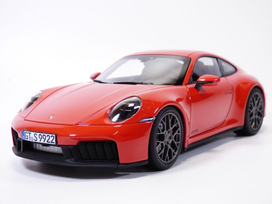 Porsche 911 carrera 4 gts - norev 1/18