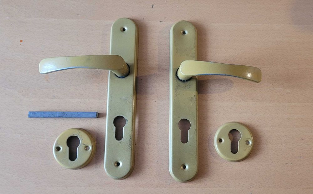 Klamka szyld 72 na wkładkę