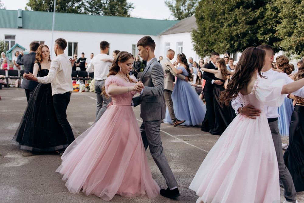 Сукня випускна/вечірня з корсетом і рюшами довга