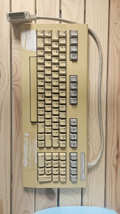 Klawiatura Commodore 128D w pełni sprawna