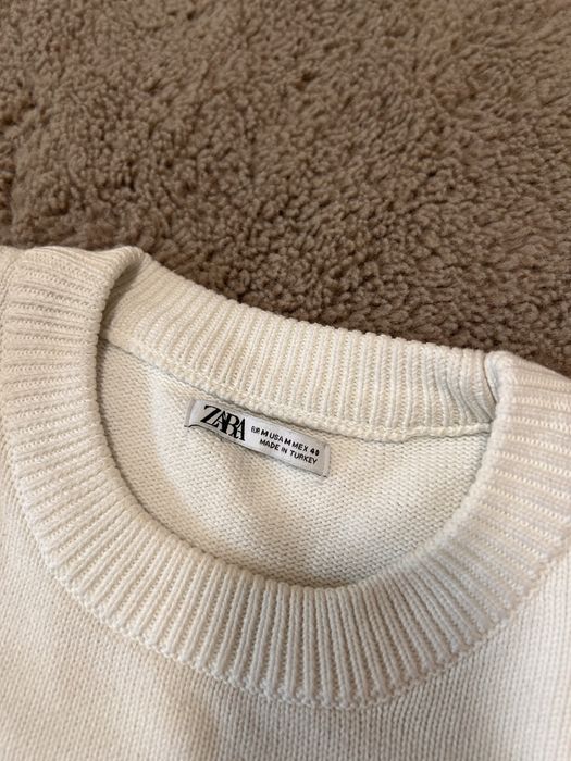 Білий светр з песиком від Zara
