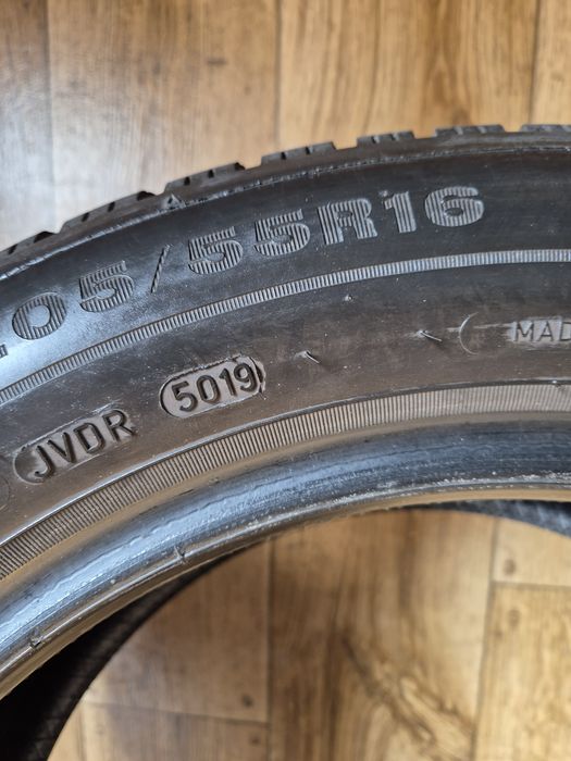 205/55/16 Dunlop komplet zima 8,7mm 19r