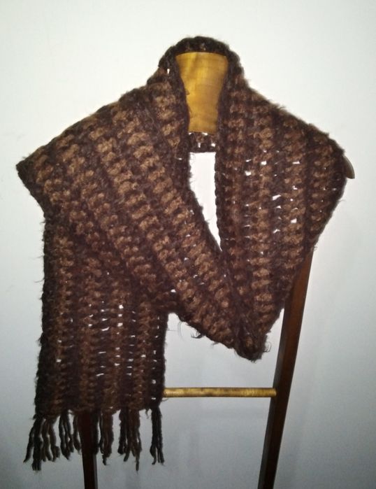 Cachecol em lã com franjas, castanho. 'Natura'