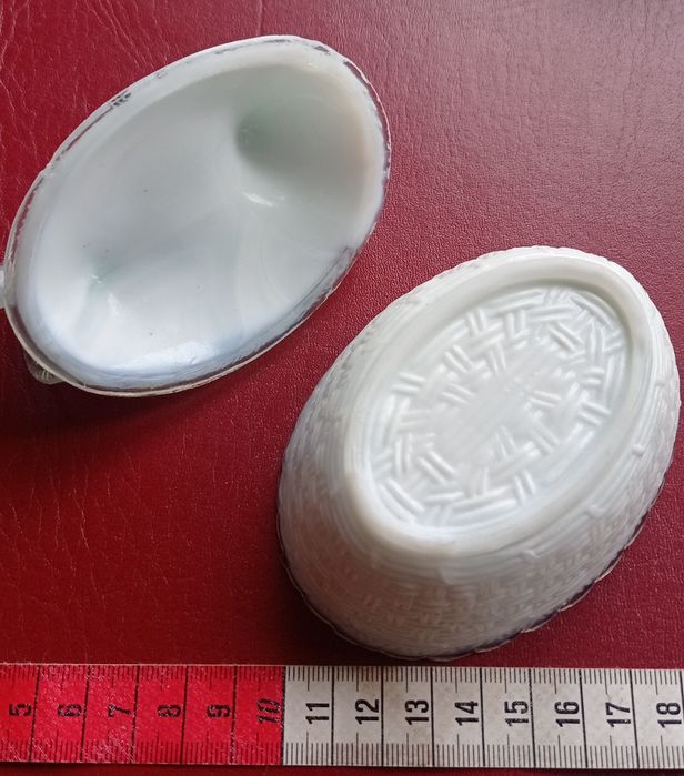 Kurka Ząbkowice stary wzór niebiesko biała.